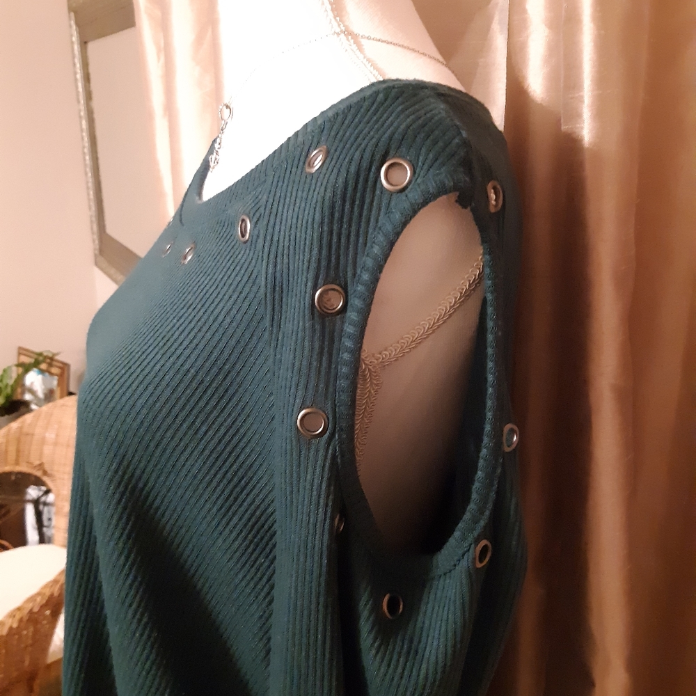 Green cutout shoulder shirt Cato size large - Picture 4 of 5